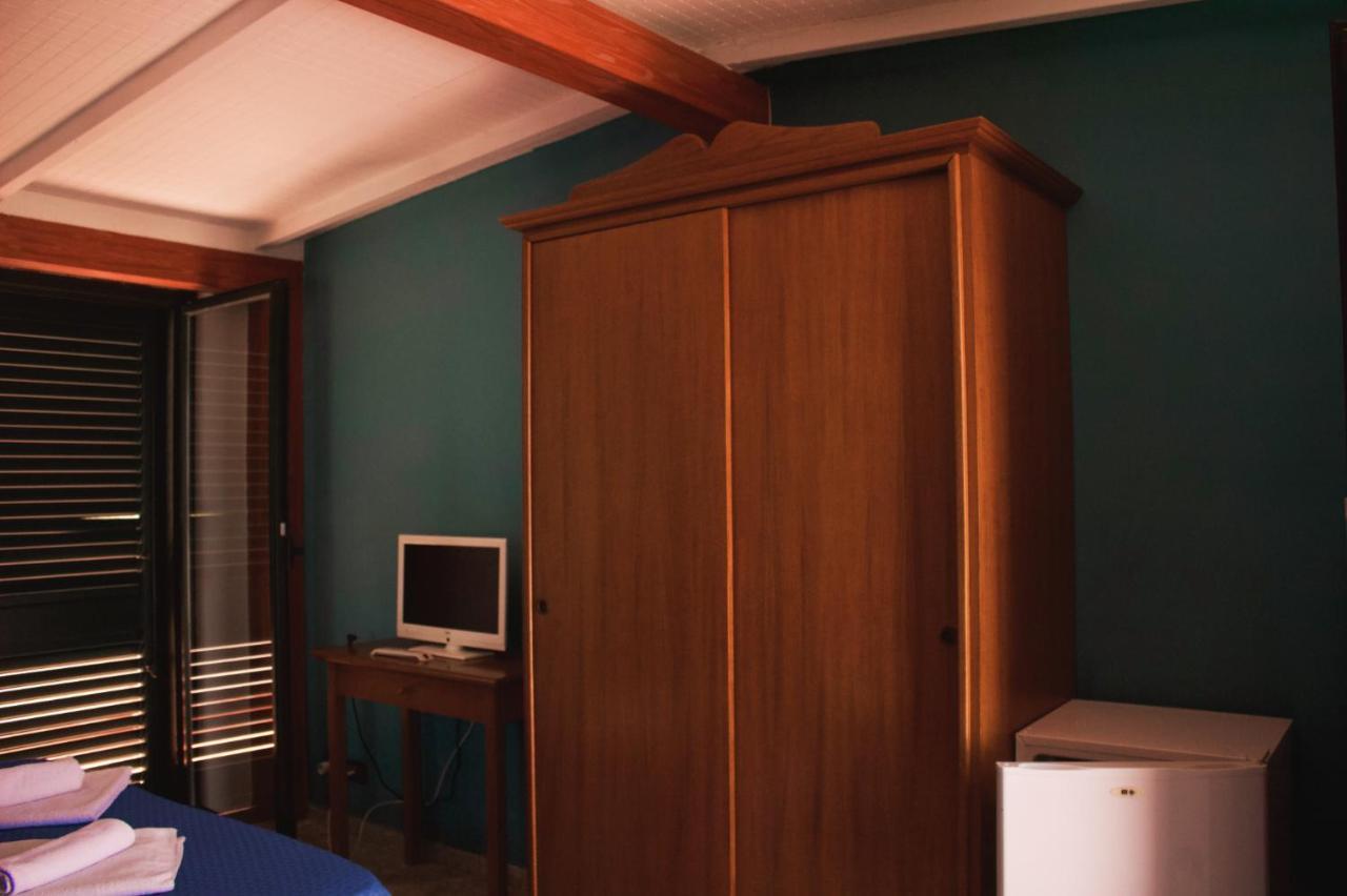 La Trinacria Bed & Breakfast จีอาร์ดีนี นักซอส ภายนอก รูปภาพ