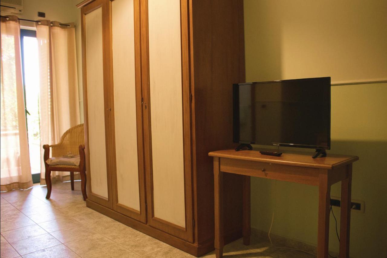 La Trinacria Bed & Breakfast จีอาร์ดีนี นักซอส ภายนอก รูปภาพ