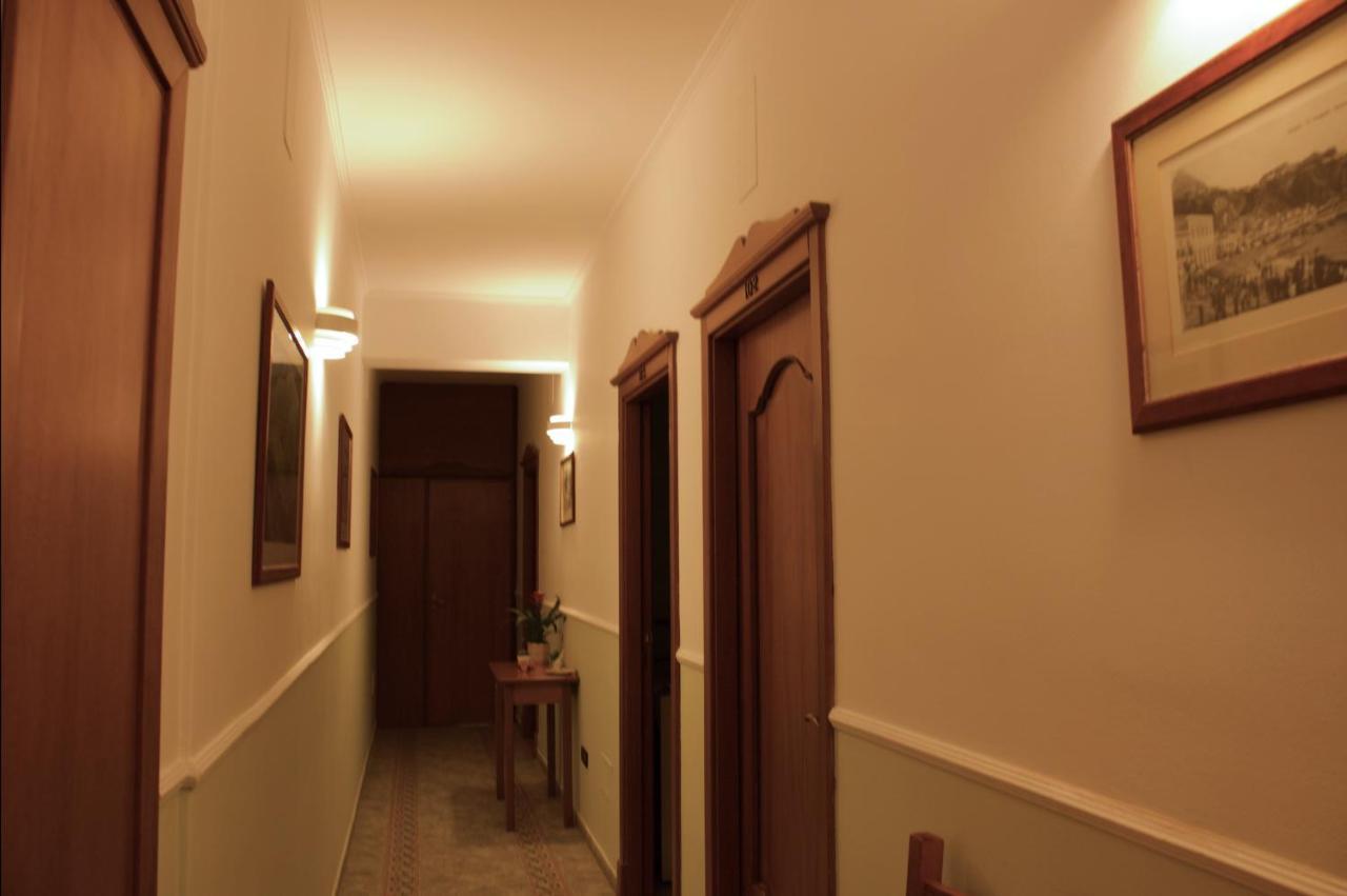 La Trinacria Bed & Breakfast จีอาร์ดีนี นักซอส ภายนอก รูปภาพ